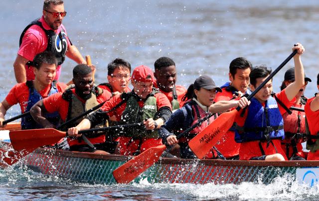 Regno Unito: festa delle barche drago a Salford (1)