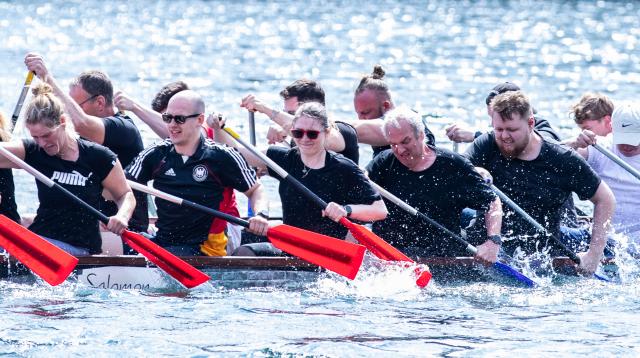 Germania: gara di barche drago a Duisburg