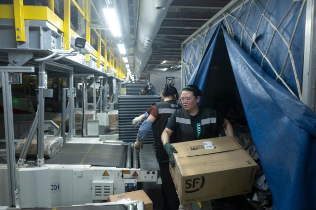 Cina: settore consegne espresse gestisce 2,654 mld pacchi durante Dragon Boat Festival