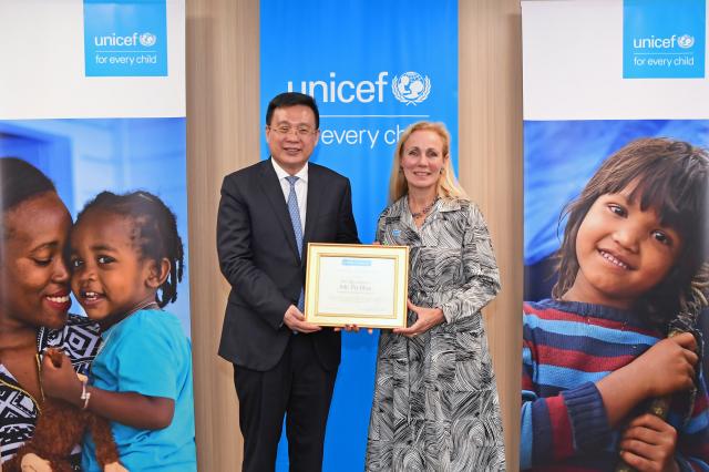 Presidente Xinhua incontra vice direttrice esecutiva dell'UNICEF, firma MoU