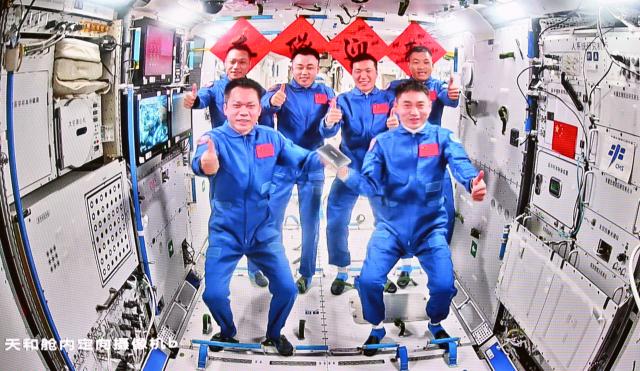 Cina: astronauti completano test su forza, adattabilit&agrave; muscolare
