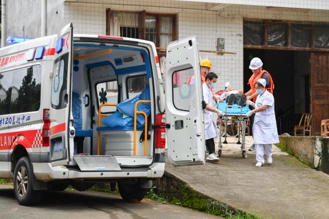 Cina: risposta d'emergenza a temporali nello Hunan (1)