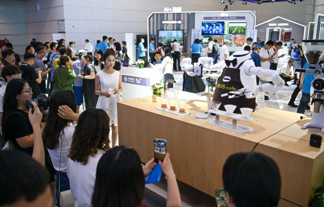 Cina: expo sull'intelligenza robotica a Tianjin (3)