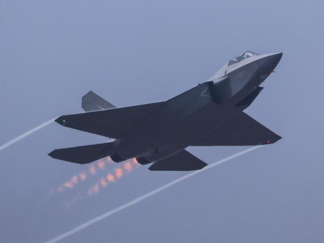 Cina: Zhuhai, caccia stealth nazionali, russi si esibiscono a Airshow China