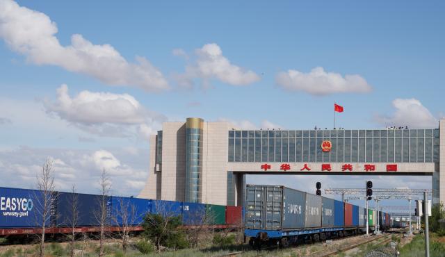 Cina: porto terrestre al confine con la Mongolia, gestisce 20.000 treni merci Cina-Europa