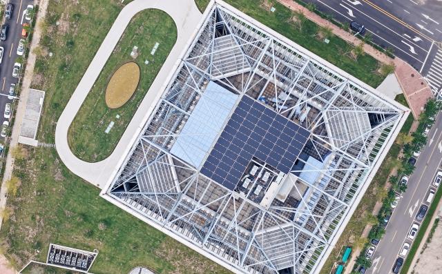 Cina: in funzione primo edificio a ultra zero emissioni di carbonio al mondo a Qingdao (1)