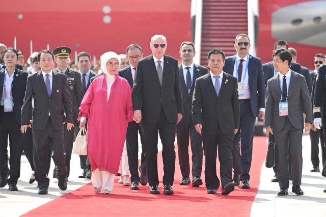 Cina: arrivo del presidente turco Erdogan per il vertice SCO 2025