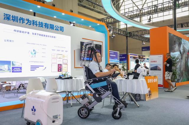 Cina: Chongqing, prodotti per assistenza ad anziani a WSIE 2025 (1)