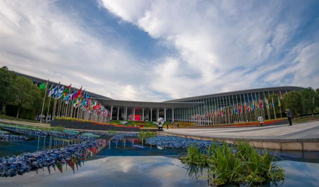 Cina: Shanghai si prepara ad accogliere ottava edizione CIIE (1)