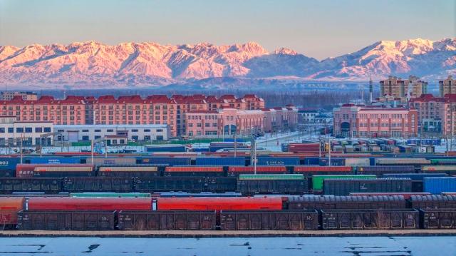 Cina: porto terrestre nello Xinjiang registra oltre 7.000 viaggi verso l'Europa