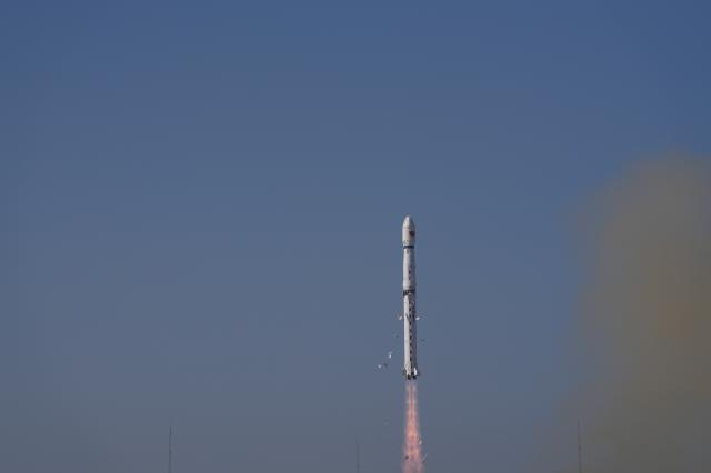 Cina: lanciato nuovo satellite nello spazio