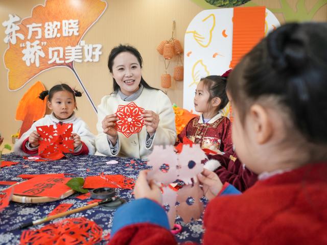 Cina: bambini celebrano il Solstizio d'Inverno con attivit&agrave; tradizionali (1)