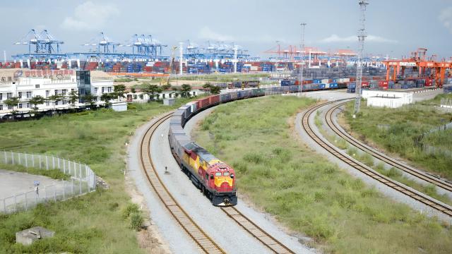 Cina: registra crescita stabile del carico merci su rotaia nei primi 11 mesi 