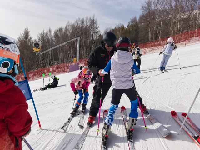 Italia: allenatore di sci ottimista su sviluppo di sport invernali in Cina