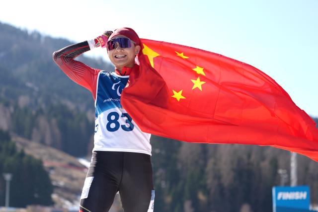 Paralimpiadi: il cinese Cai Jiayun vince l'oro nello sprint standing di biathlon (1)