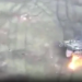 Guerra in Ucraina, vecchio tank russo degli anni '70 distrugge Leopard 2 Hi-Tech nuovissimo, il mezzo si incendia e i soldati scappano - VIDEO
