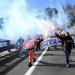 Genova, operai ex Ilva e Ansaldo occupano ponte San Giorgio, bloccato aeroporto, manifestanti in autostrada: "Protesta per diritto a lavoro" - VIDEO