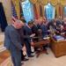 Usa, pastori evangelici pregano intorno a Trump nello studio Ovale, invocata &ldquo;protezione per Presidente e per Paese&rdquo; - VIDEO