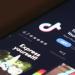 L'Ue: TikTok "crea dipendenza", viola regole sui contenuti digitali