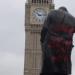 Sulla statua di Churchill a Londra le scritte rosse "Free Palestine"