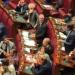 Conte in Aula regala alla premier libro M5s con dedica "Governo Meloni 3 anni di tasse"