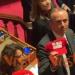 "No alla guerra", protesta M5s al Senato con cappellini in stile "Maga" come Donald Trump
