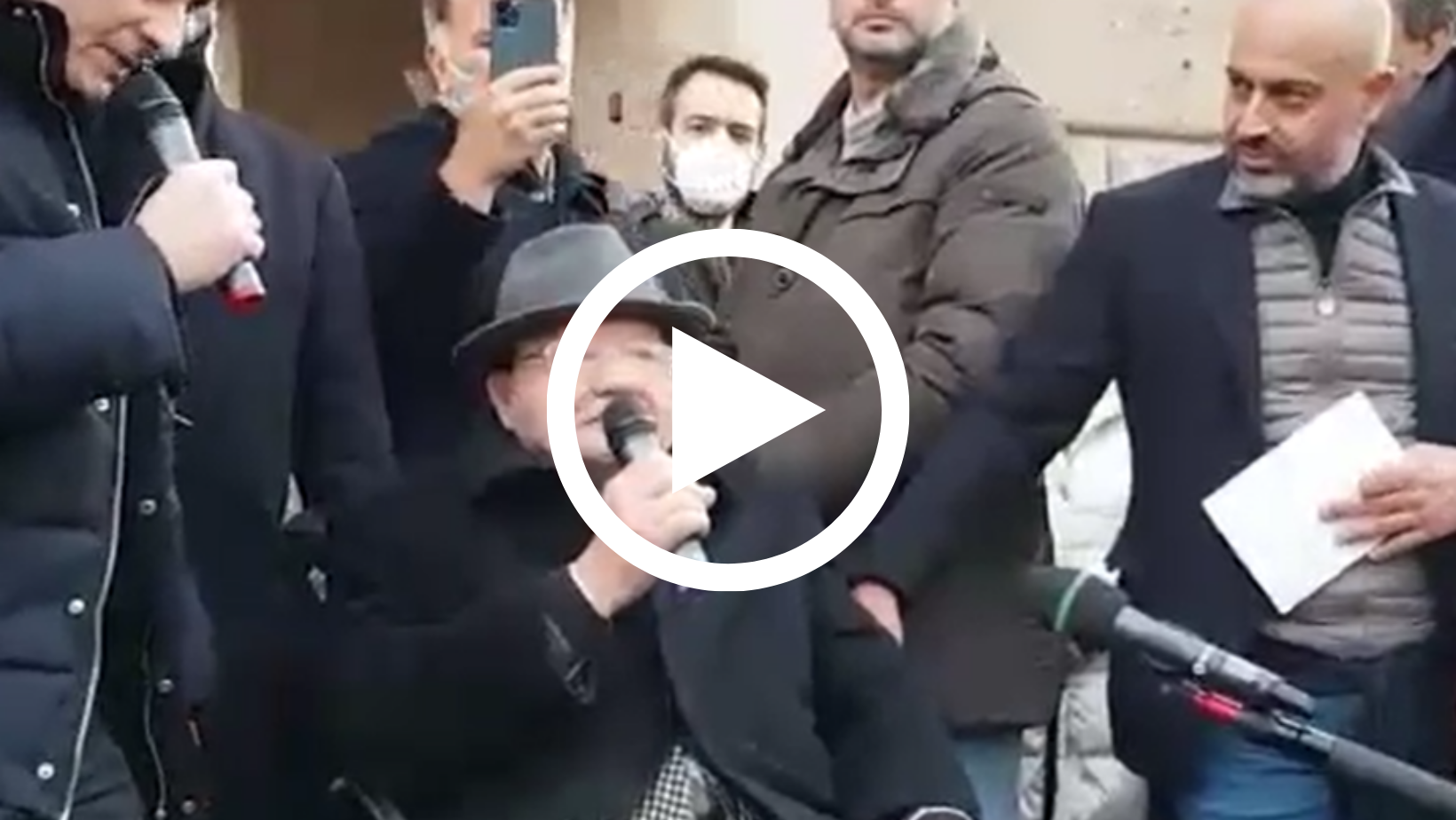 Luc Montagnier alla manifestazione a Milano