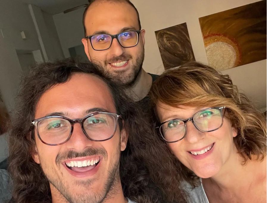 Gianluca Fru, suo fratello Fabiano e la loro mamma (fonte: Instagram)