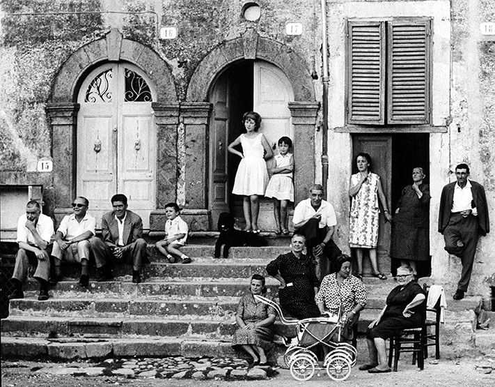 Oriolo Romano, Viterbo, 1964 di Gianni Berengo Gardin - © Gianni Berengo Gardin/Courtesy Fondazione Forma per la Fotografia