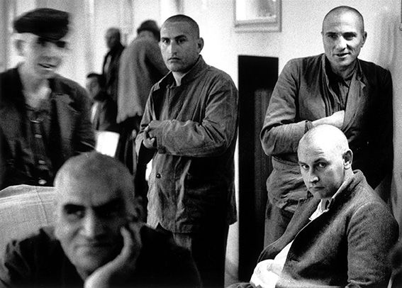 Istituto psichiatrico, Colorno, Parma, 1968 di Gianni Berengo Gardin - © Gianni Berengo Gardin/Courtesy Fondazione Forma per la Fotografia