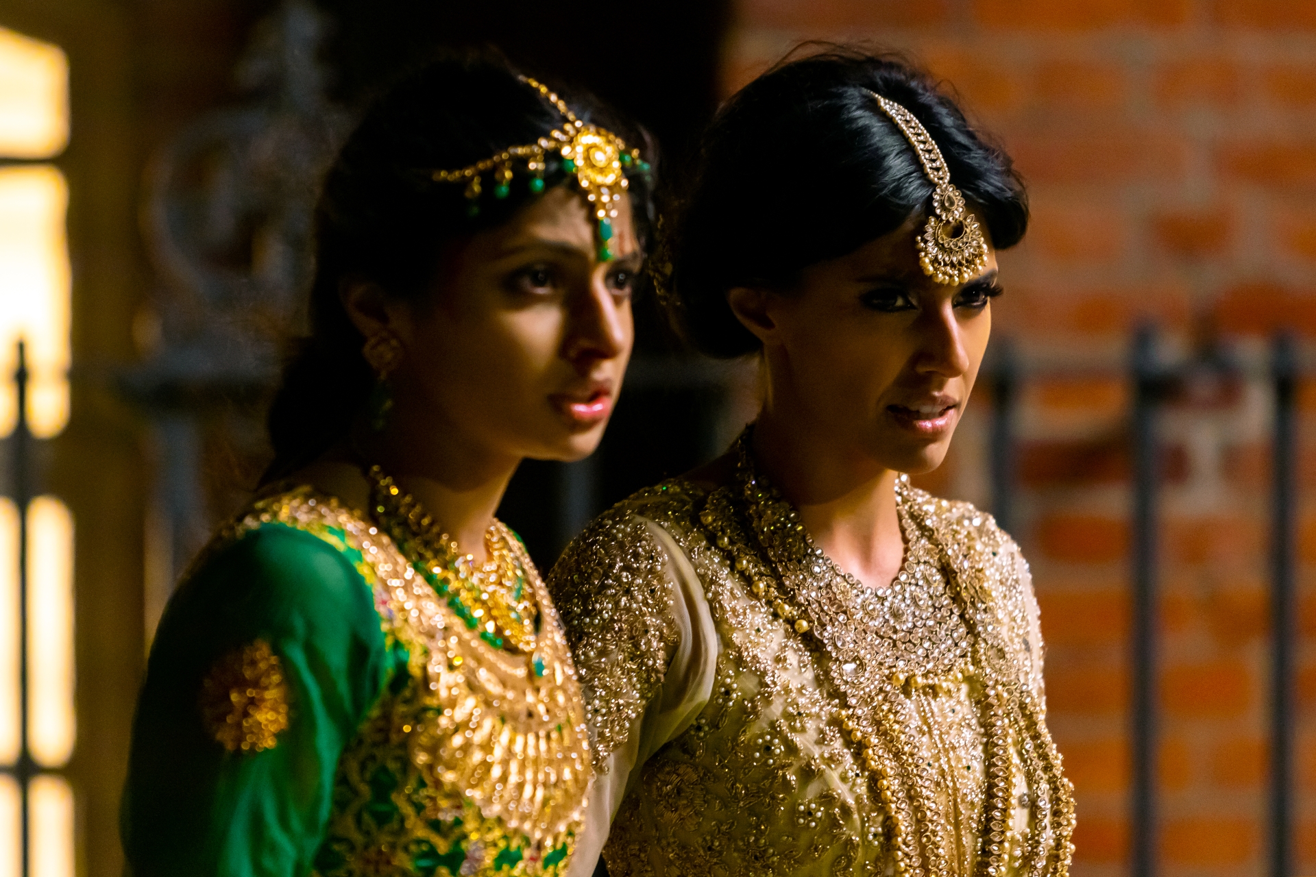 Ria (Priya Kansara) e Lena (Ritu Arya). Fonte: per gentile concessione della Universal Pictures, Ufficio Stampa Echo Group
