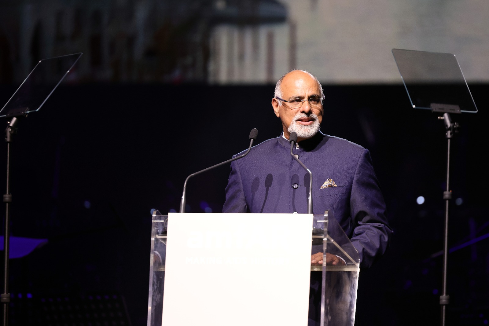 Raja Rajamannar, Chief Marketing & Communications Officer di Mastercard nel suo speech all'evento AmFAR. Fonte: (Getty) per gentile concessione di Mastercard Italia