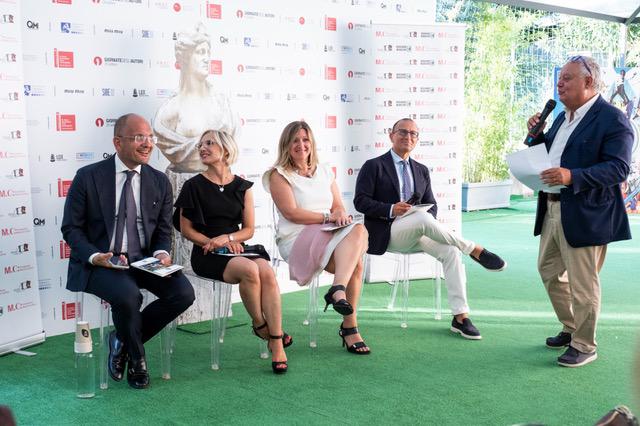 Da sinistra: Guido Castelli, Chiara Biondi, Daniela Tisi, Andrea Agostini, moderatore Francesco Gesualdi. Fonte: crediti fotografici: © Giornate degli Autori, Photo by Moris Puccio; Fondazione Marche Cultura - Marche Film Commission