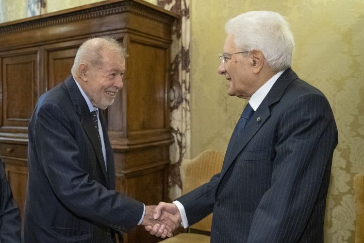 2016. Piero Craveri con il Presidente della Repubblica Sergio Mattarella presso la Fondazione Biblioteca Benedetto Croce. Fonte: per gentile concessione dell'intervistato