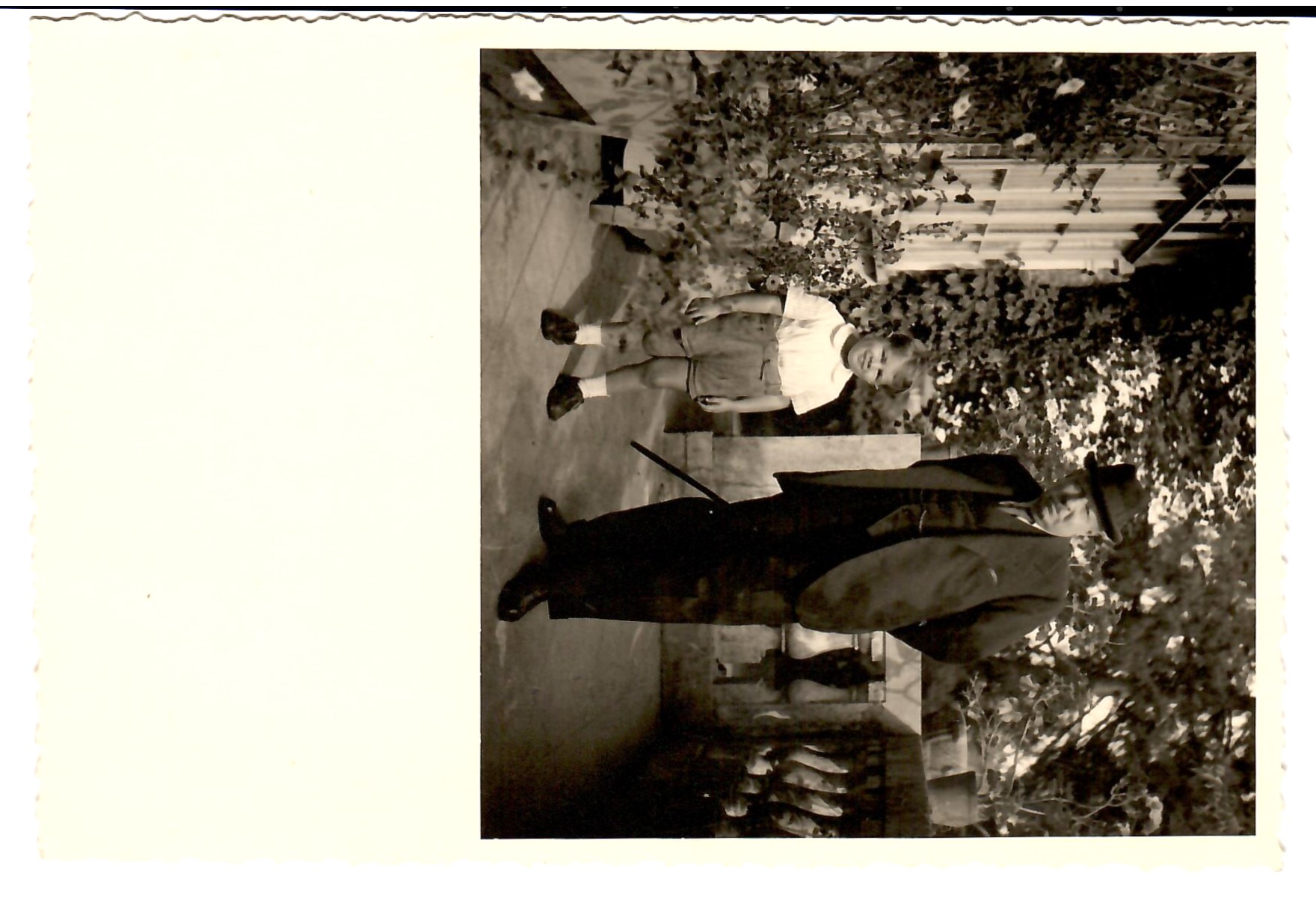 Parrella, 1949. Piero Craveri con il nonno Benedetto Croce. Fonte: Archivio della Fondazione Biblioteca Benedetto Croce