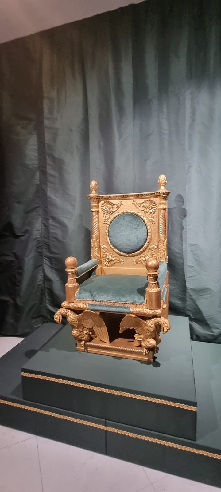 Il trono di napoleone restaurato. Dalla mostra a Palazzo Morando. Fonte: Ph. Alessandra Basile