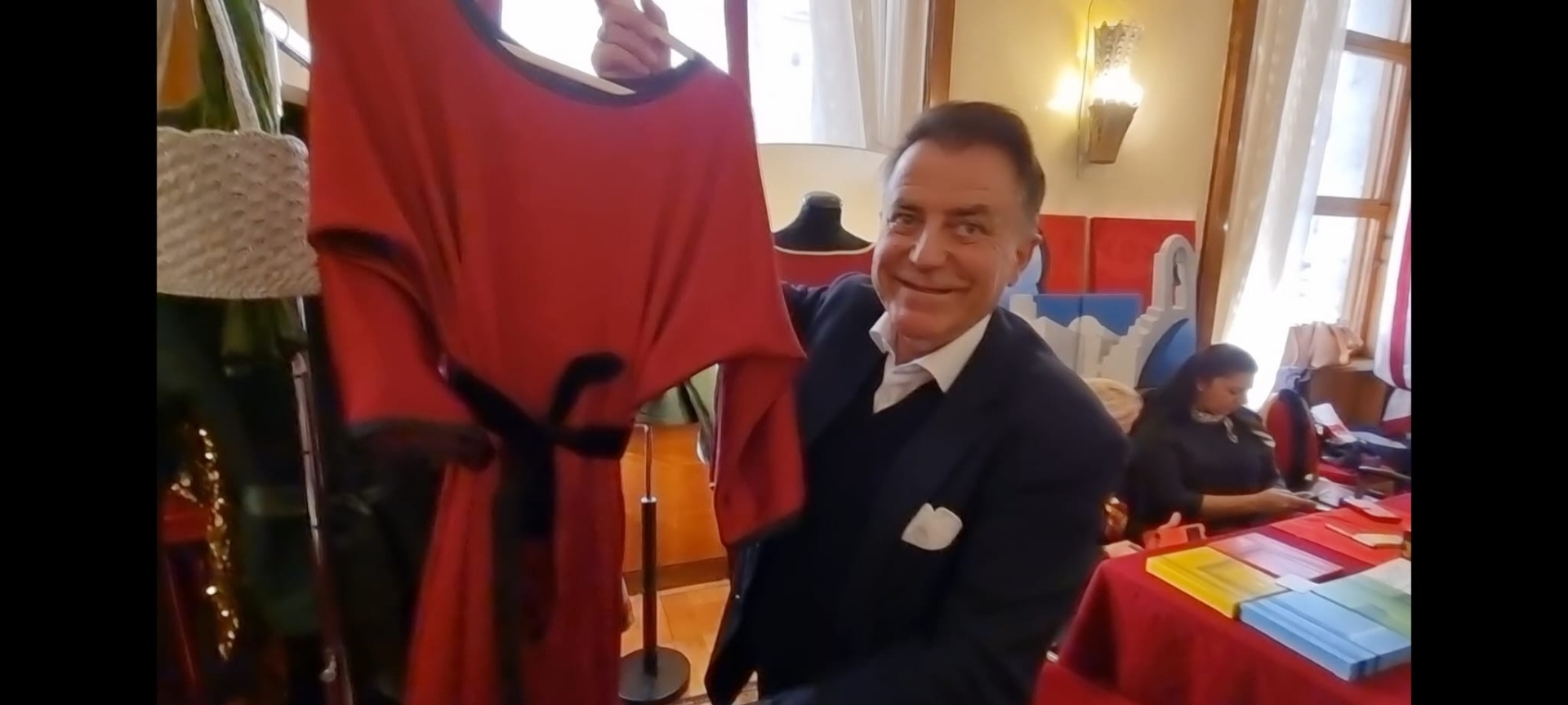 Uno dei vestiti della collezione di Antonio Patriarca per lo SMOM (Roma). Credits: Ph. Alessandra Basile