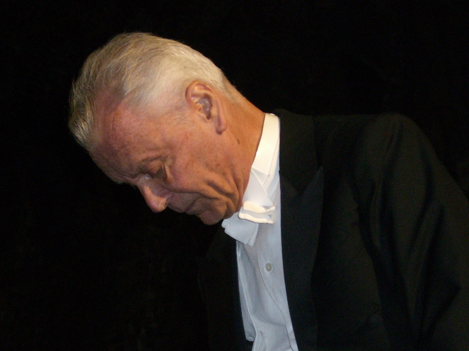 Paolo Poli. Fonte: licence creative commons - https://upload.wikimedia.org/wikipedia/commons/d/d3/Paolo_Poli_-_Festival_della_Mente_01.jpg