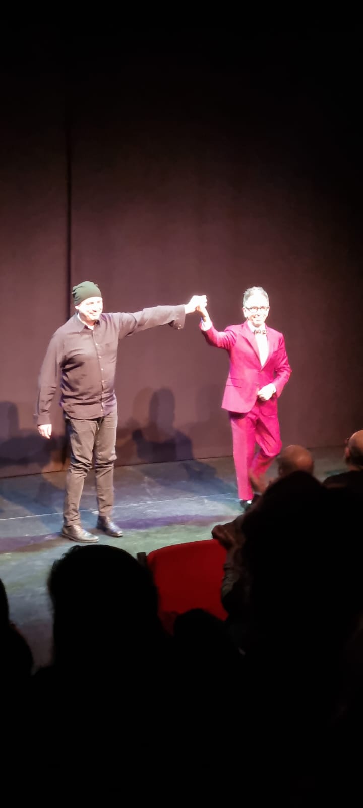 Pino Strabioli e Marcello Fiorini durante lo spettacolo "Sempre fiori, mai un fioraio!". Ph. Alessandra Basile