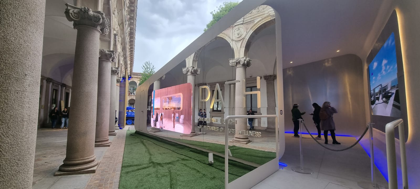 L'acqua protagonista di una delle opere del Fuorisalone di Interni alla Statale di Milano. Ph. Alessandra Basile