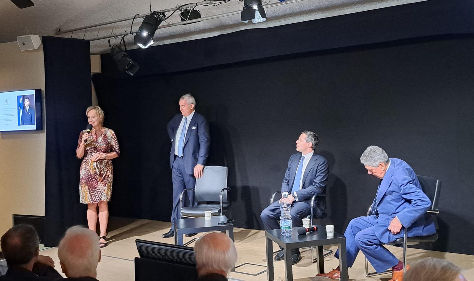 Da sx: Anna Maria Pignatti Morano, Emanuele Balbo di Vinadio (presidente del Circolo Milano Castello), Matteo Perego di Cremnago, Giovanni Ortolani. Fonte/credits: Circolo Milano Castello