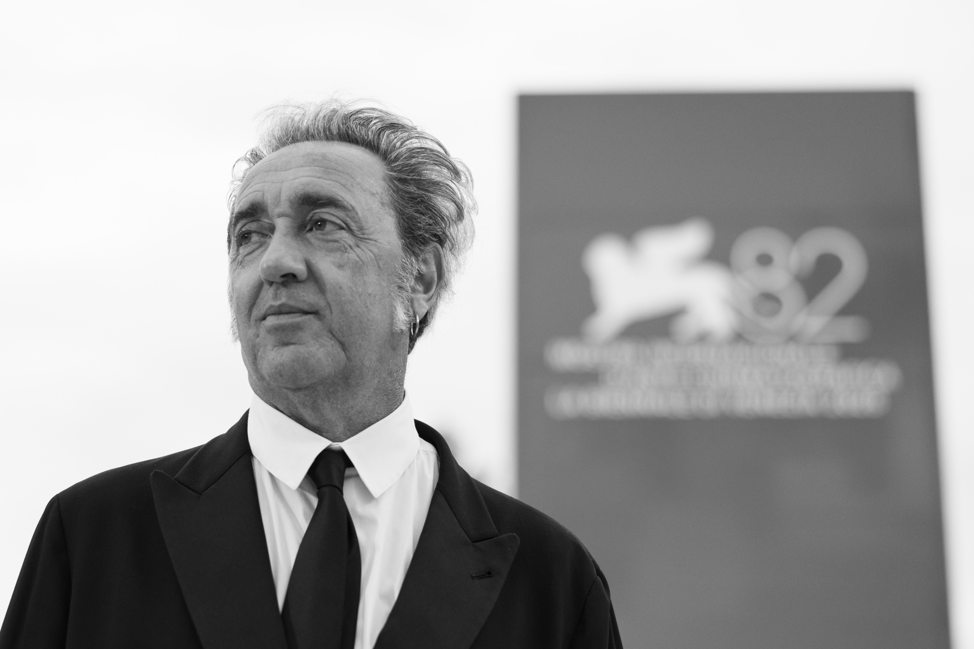 Fonte/credits: RED CARPET - LA GRAZIA - Director Paolo Sorrentino Credits Jacopo Salvi La Biennale di Venezia - Foto ASAC - Biennale 82, press material