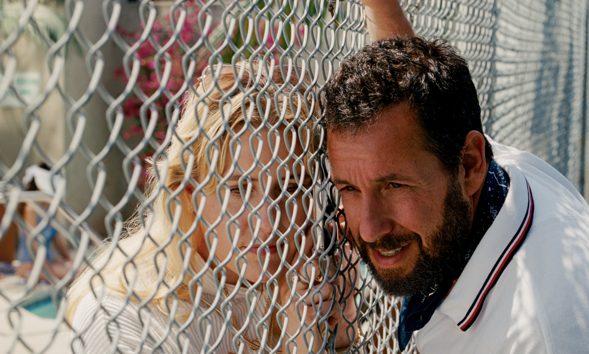 Fonte/credits: JAY_KELLY_-_Greta_Gerwig_and_Adam_Sandler__Credits_Netflix_2025 - Biennale 82, press material