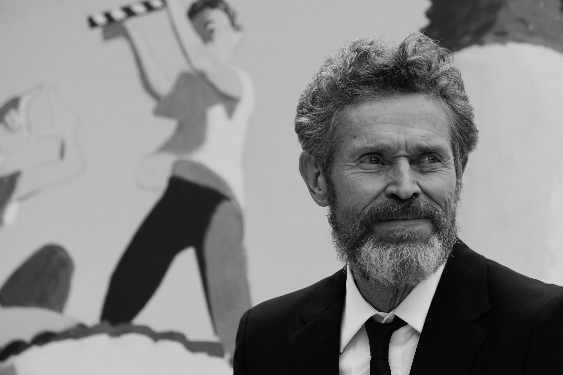 Fonte/Credits: RED_CARPET_-_LATE_FAME_-_Actor_Willem_Dafoe__Credits_Jacopo_Salvi_La_Biennale_di_Venezia_-_Foto_ASAC-Press material, Biennale 2025