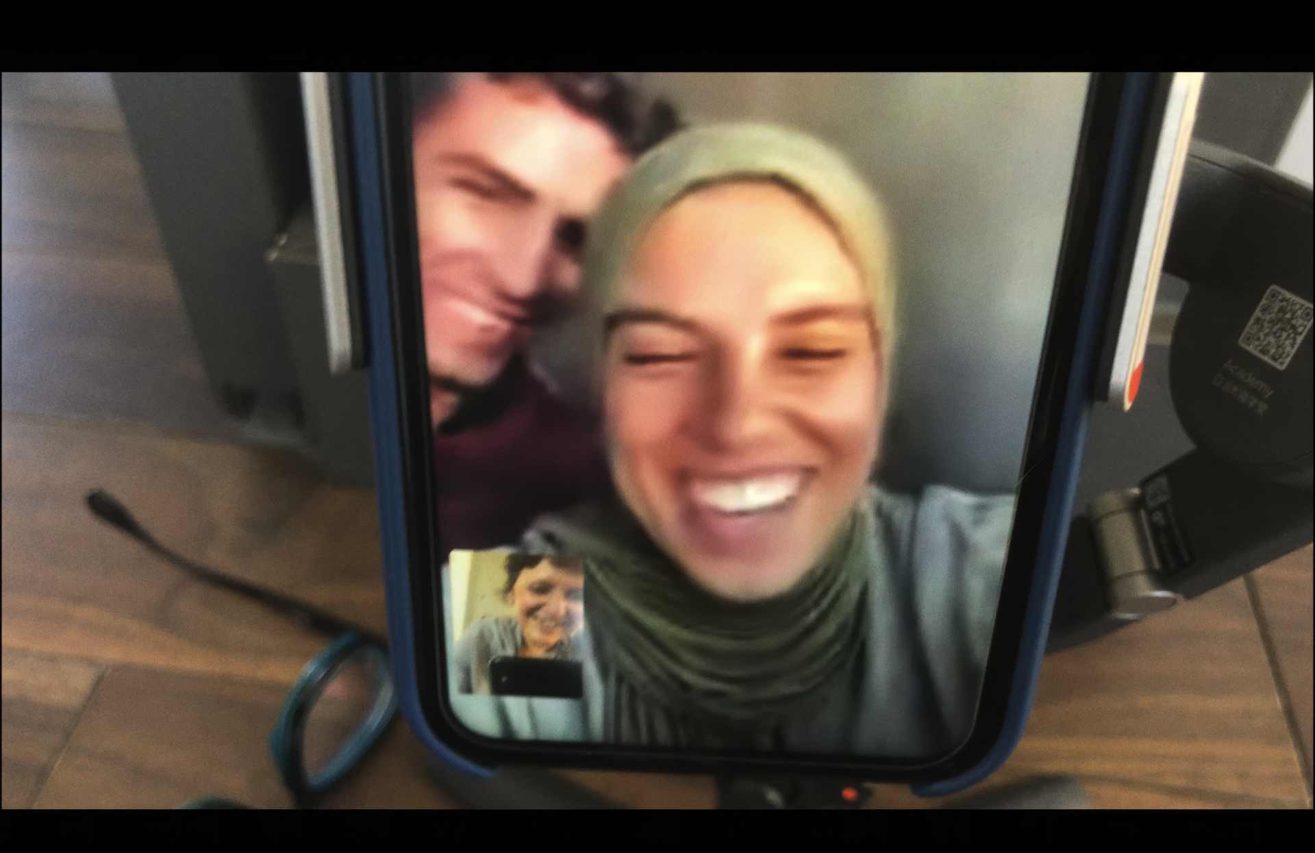 Fatima Hassouna con uno dei due fratelli Fonte/credits: 20° ROME FILM FEST-Press material, 2025