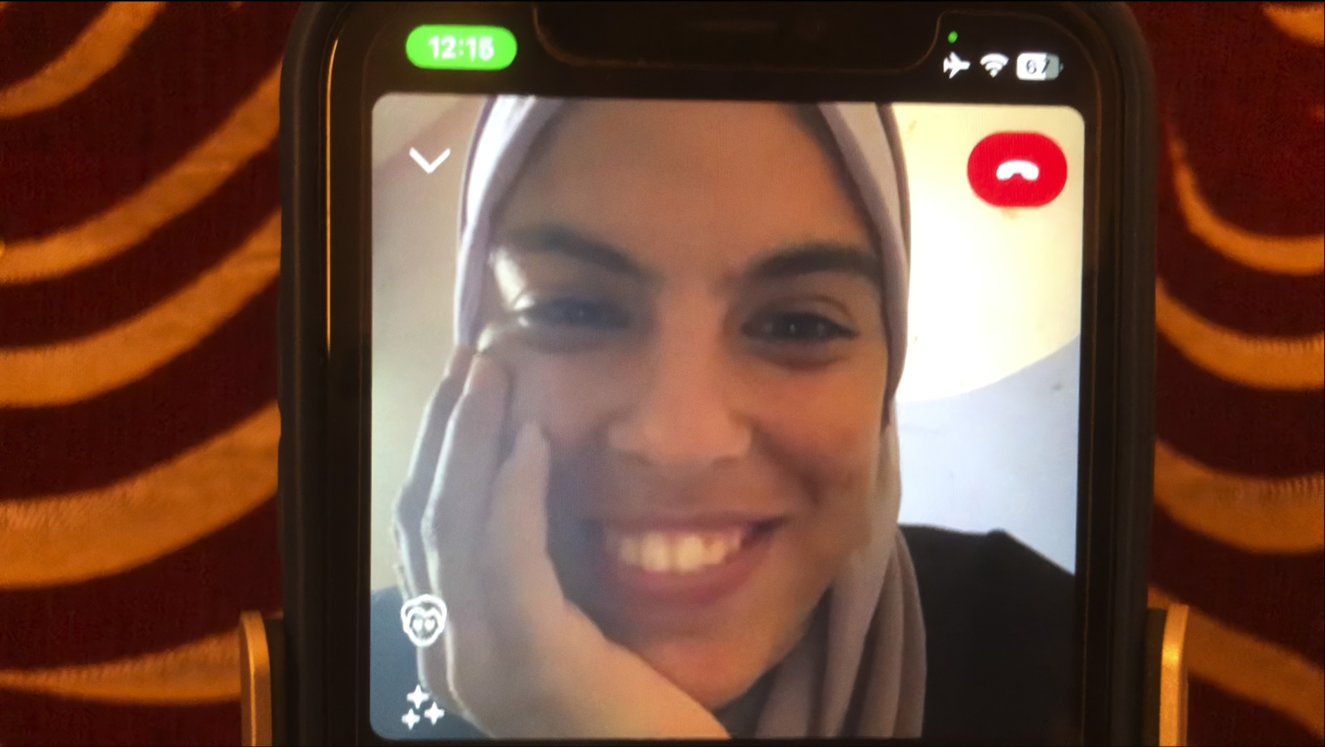 Fatima Hassouna al cellualre Fonte/credits: 20° ROME FILM FEST-Press material, 2025