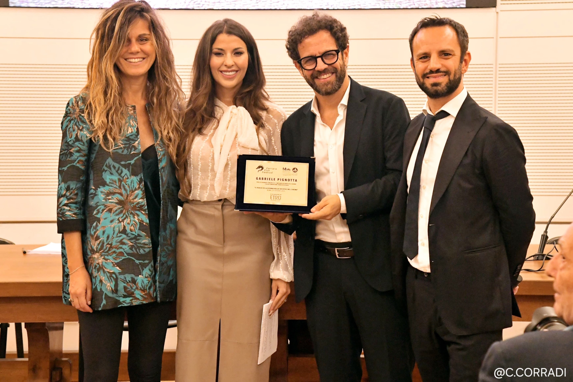 Al centro, premiato, Gabriele Pignotta Ph. Corrado Corradi @C.CORRADI