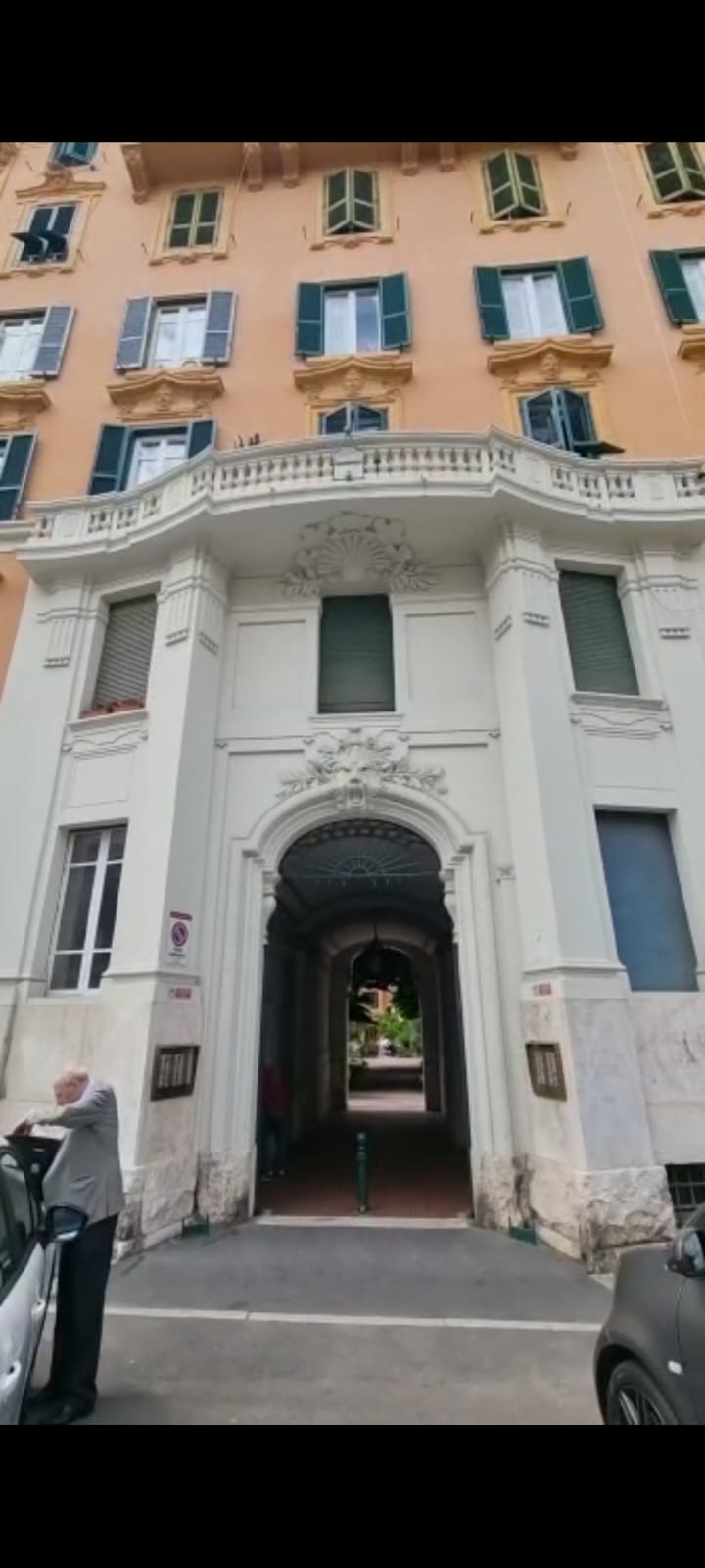 Entrata da via Nicotera 29 Per la foto si ringrazia Giuseppe Del Sordo
